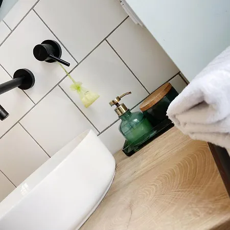 Powstancow 22 Kato Visit & Appartamento