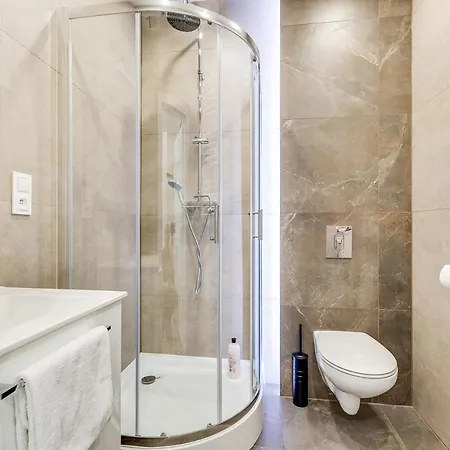 Powstancow 22 Kato Visit & Appartamento *