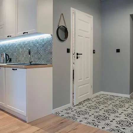 Powstańców 22 Kato Visit&love