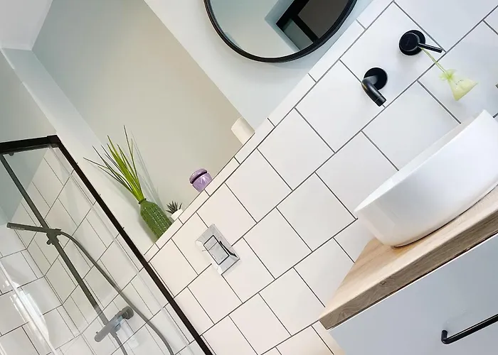 Powstancow 22 Kato Visit & דירה