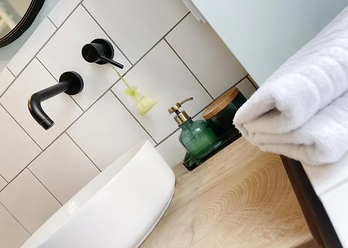 Powstancow 22 Kato Visit & Apartment