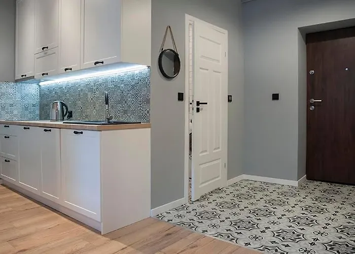 Powstancow 22 Kato Visit &