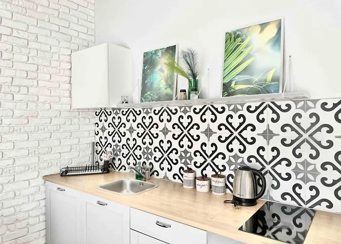 Powstancow 22 Kato Visit &